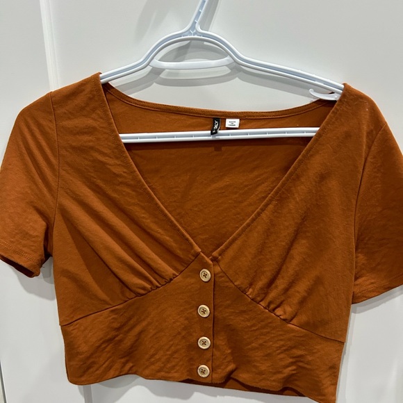 Crop top - Picture 1 of 3